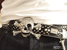 Большой член чёрного гангстера вошёл в неё на работе