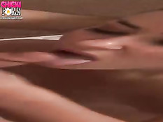 Отличное порно с рыжей девкой на кровати