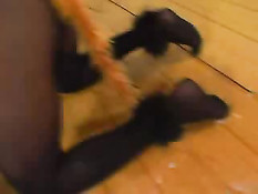 Две кошечки-лесбиянки играют со страпоном