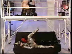 Фетишисты участвуют в групповом сексе