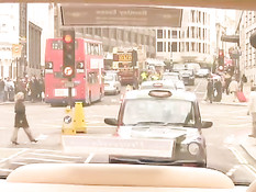 Страстные мужчины трахаются в постели