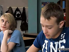 Друзья занялись любовью в аудитории после лекций