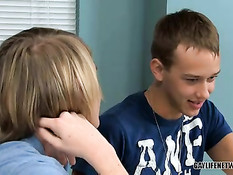 Друзья занялись любовью в аудитории после лекций