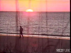 Мужик трахает двух опытных сучек