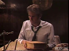 Мужик трахает двух опытных сучек