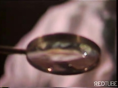 Мужик трахает двух опытных сучек