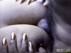 Её большие чёрные сиськи хотят секса