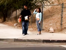 Парни в масках похищают и трахают брюнетку