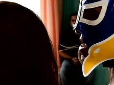 Парни в масках похищают и трахают брюнетку