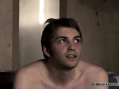 Схваченные и привязанные мальчики получают минет