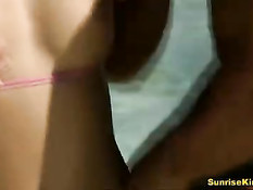 Блондинка в бикини любит пляжный секс