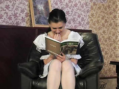 Хозяйка дома занимается любовью со своей служанкой