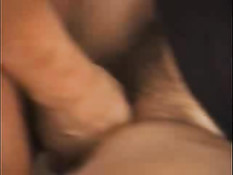 Большая мамочка получает член в свою волосатую киску