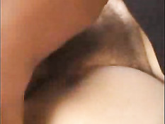 Большая мамочка получает член в свою волосатую киску