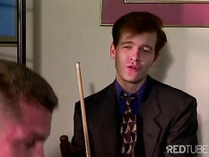 Секс с двумя девушками на бильярдном столе