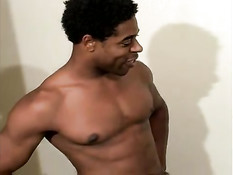 Девушка возбудила себя фаллоимитатором перед сексом