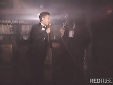 Японскую милашку сняли в баре и трахнули в номере