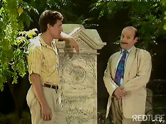 Секс с похотливой вдовой на кладбище