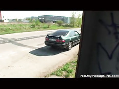 Пикапер снял худышку прямо на улице