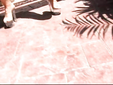 Чёрный член входит ей глубоко в задницу