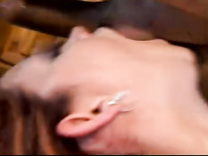 Чёрный член входит ей глубоко в задницу