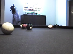 Брюнетка сосёт член парню сидящему на бильярдном столе