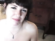 Пенис в жопе у опытной брюнетки