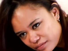 Анна получает целых два члена в свои разгорячённые дырки