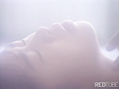 Японская девушка трахается в гостинице