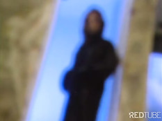 Брюнетка любит когда её ебут в задницу