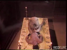 Пробуждение принцессы при помощи сексуального маньяка