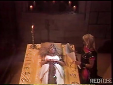 Пробуждение принцессы при помощи сексуального маньяка