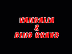 Опытная сучка делает парню футджоб и сосёт его яйца с членом