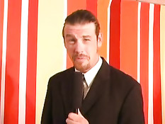 Возбуждённые клоуны отъебали красивую девушку