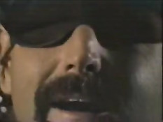 Шикарная блондинка соблазняет богатого мужика