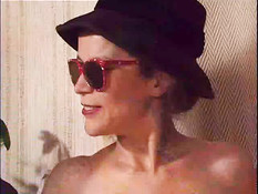 Беременная женщина трахается с подружкой и мужиком