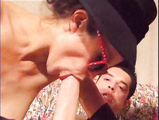 Беременная женщина трахается с подружкой и мужиком