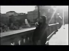 Развратные шлюхи занимаются сексом на качелях