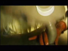 Развратные шлюхи занимаются сексом на качелях