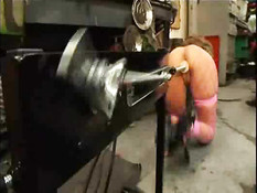 Sex-машина заставляет девушку истомно стонать