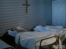 Скрытный секс в комнате общежития