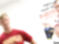 Ребята раздеваются и вместе дружно мастурбируют