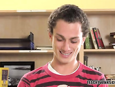 Минет и секс на учительской парте в универе