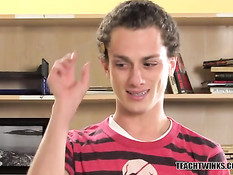 Минет и секс на учительской парте в универе