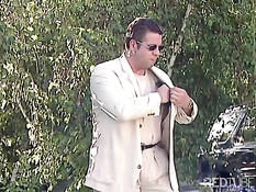 Девочки лизали и сосали его член пока не получили сперму