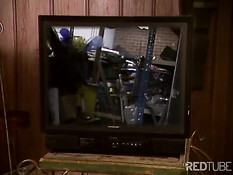 Девочки лизали и сосали его член пока не получили сперму