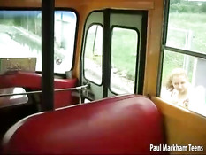 Знакомый водитель автобуса трахает пассажирку