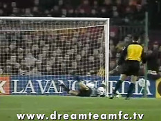 Голая девка выбежала на футбольный стадион и забила Гол!