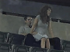 Любители занимаются сексом на стадионе