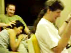 Девушка делает минет в вагоне поезда метро